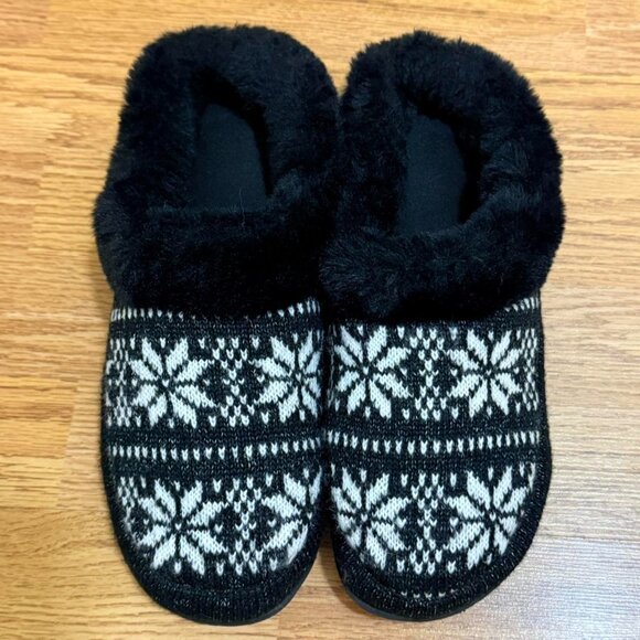 Old Navy Women's Black and White Slippers - Picture 3 of 8